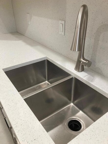 Building Photo - 2070 Yarmouth E