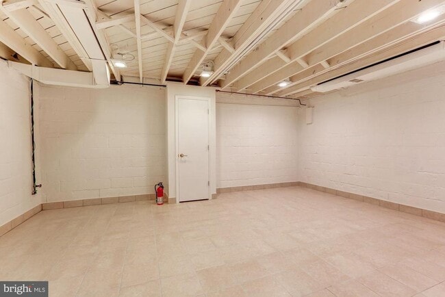 Building Photo - 9718 Holmhurst Rd