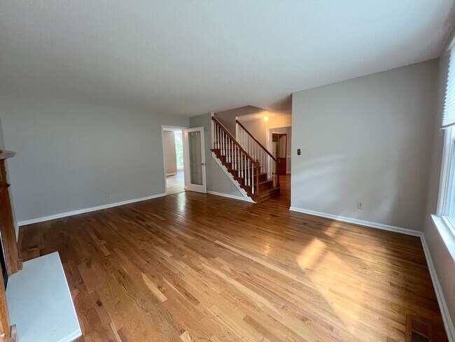 Building Photo - Gorgeous Single-Family Home! Large Deck, B...