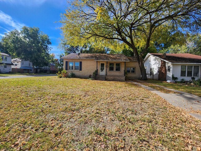 Building Photo - Newly Renovated 3 bedroom 1 bath home in Shawnee