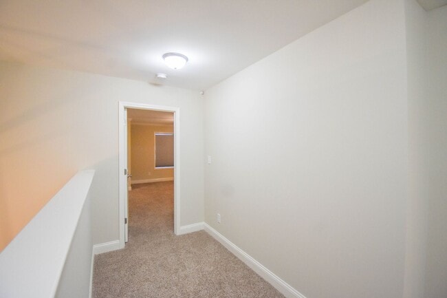 Building Photo - 3 Bedroom 2.5 Bathroom in Haymount - No Pets