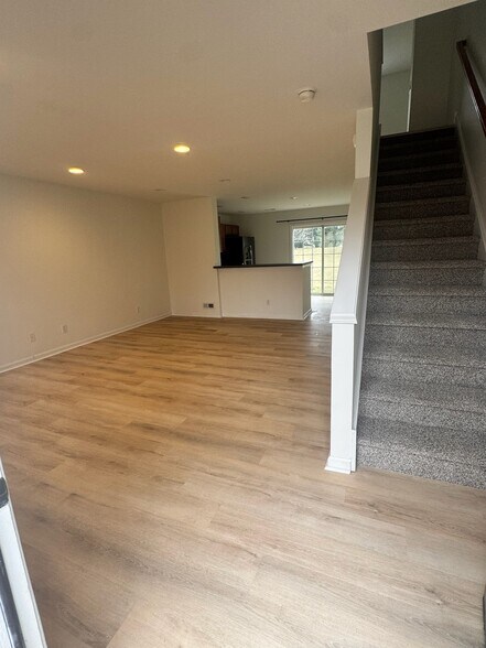 Building Photo - 1496 Artisan Ct