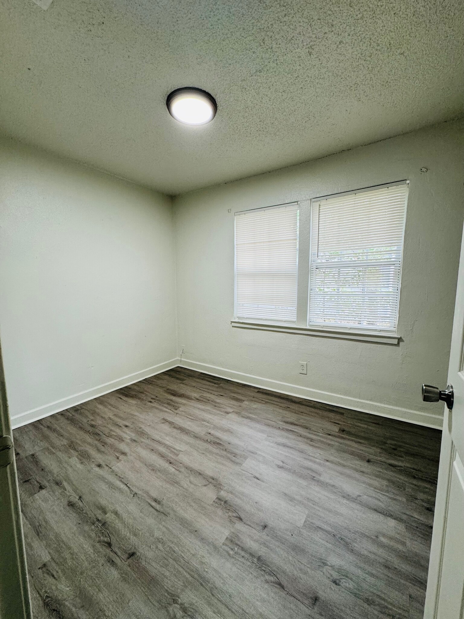 Guest bed 2 - 7635 Pickett St