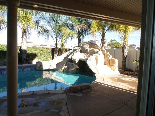Building Photo - Gorgeous 4 bedroom 2.5 bath Temecula Home ...