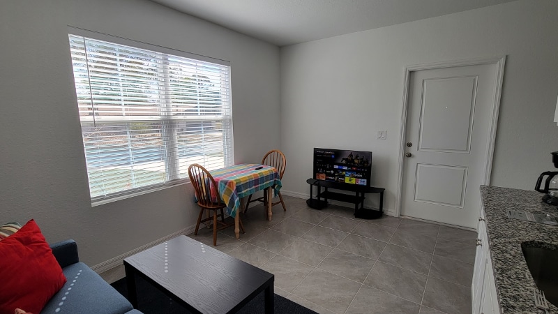 Building Photo - 733 Cleaves St SE