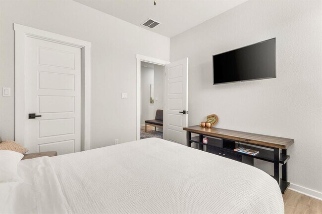 Building Photo - 12600 Purple Prairie Ln