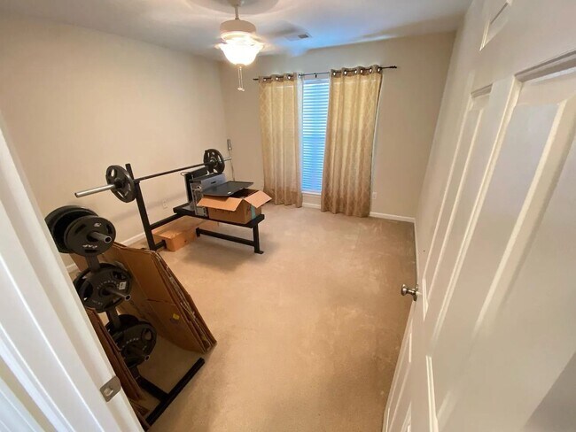 Building Photo - 109 Travertine Crossing