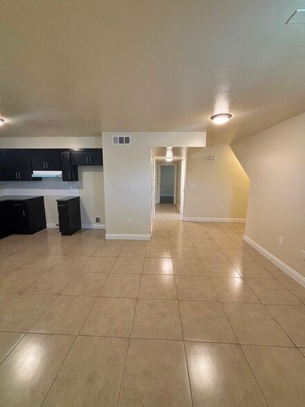 Building Photo - 702 1/2 W 45th St