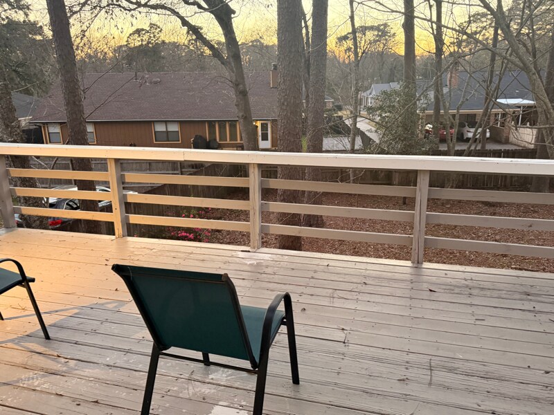 Building Photo - 2004 Pine Needle Dr E