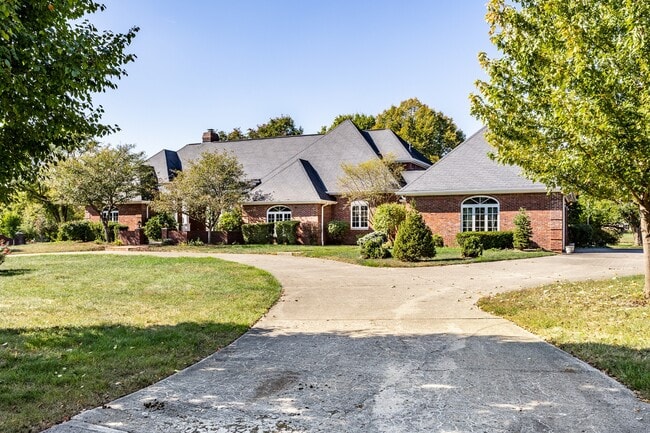 Building Photo - 9628 Summerlakes Dr