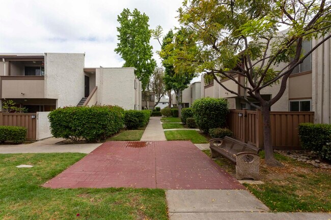 Building Photo - 3549 Castle Glen Dr