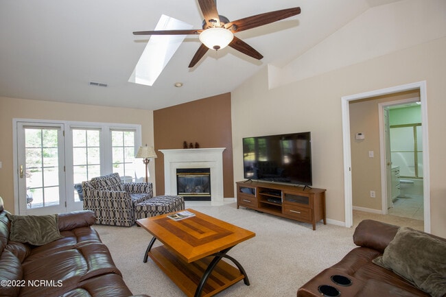 Building Photo - 127 Pine Lake Dr