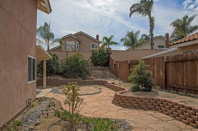 Building Photo - **Beautiful Lake Elsinore 3 Bdrm 2.5 Baths...