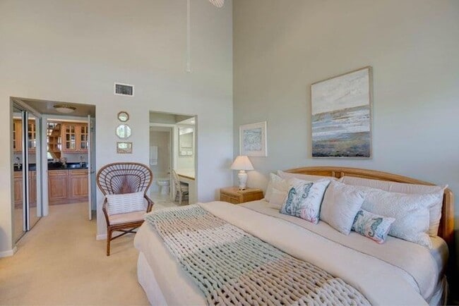 Building Photo - 143 Bay Colony Dr N