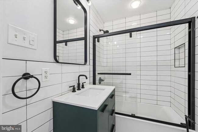 Building Photo - 2814 W Stiles St