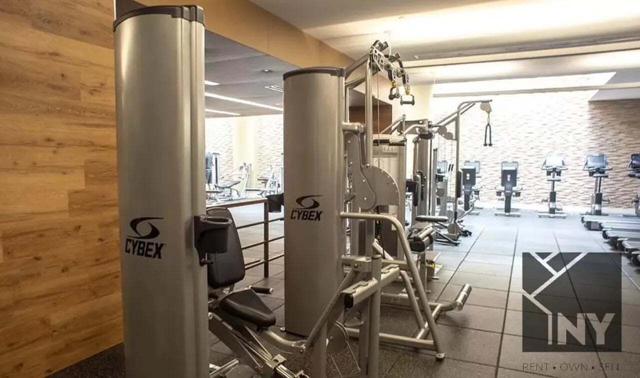 Building Photo - 451 W 37th St