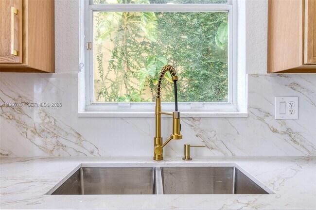 Building Photo - 5363 SW 38th Ave