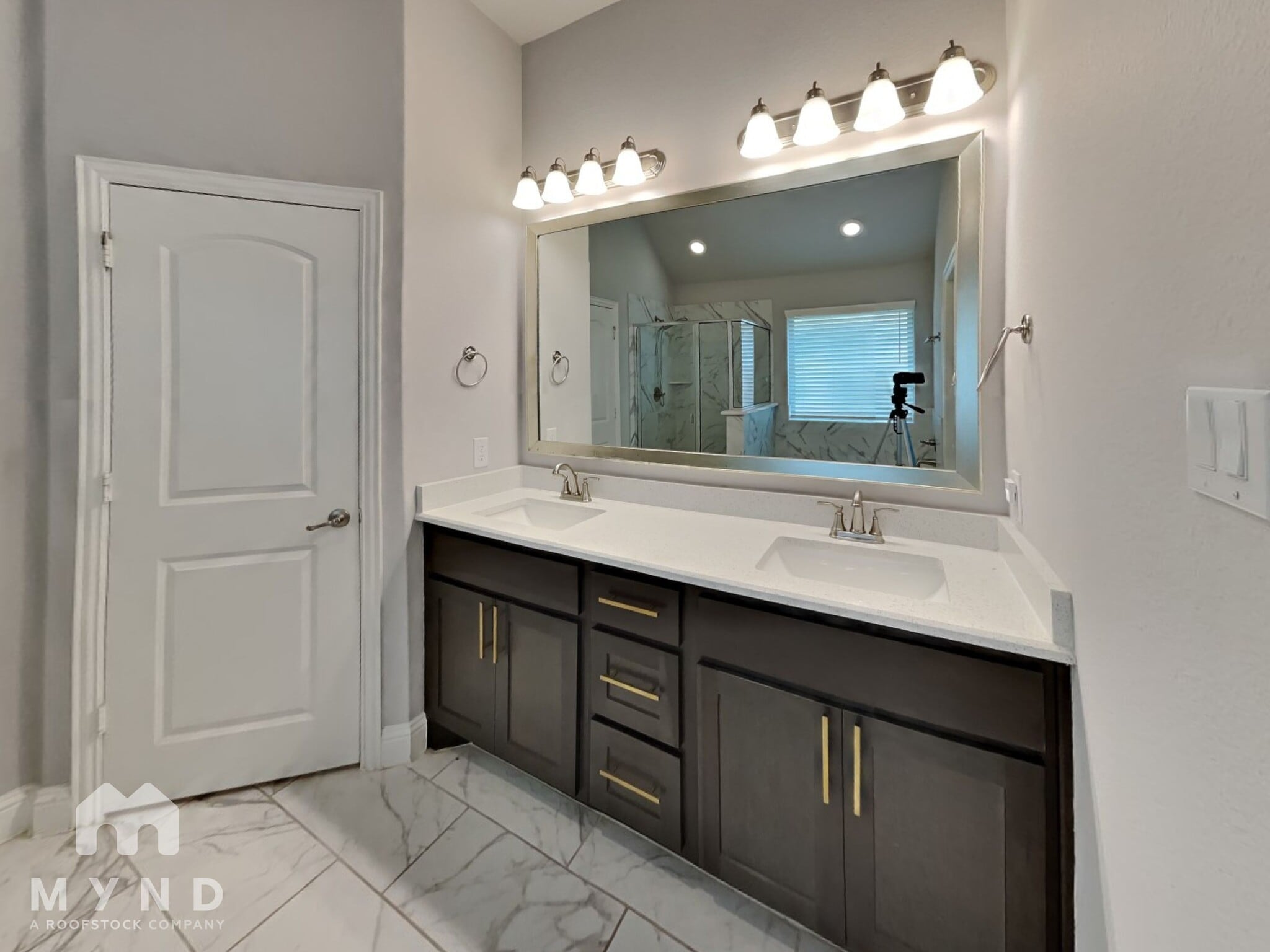 Building Photo - 552 Bradley Dr