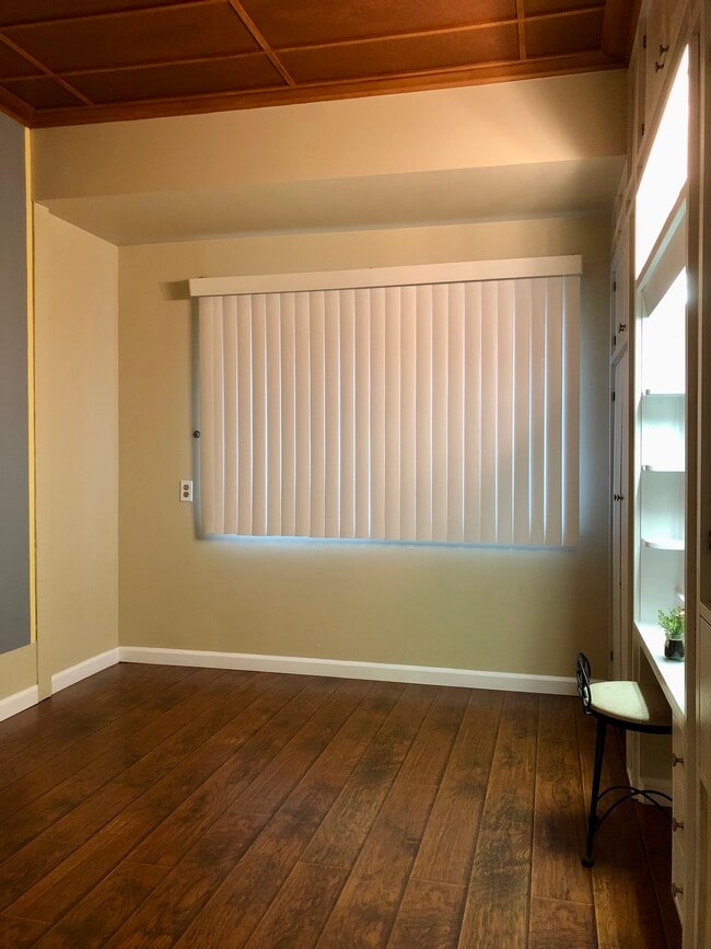 Building Photo - 2447 Malabar St