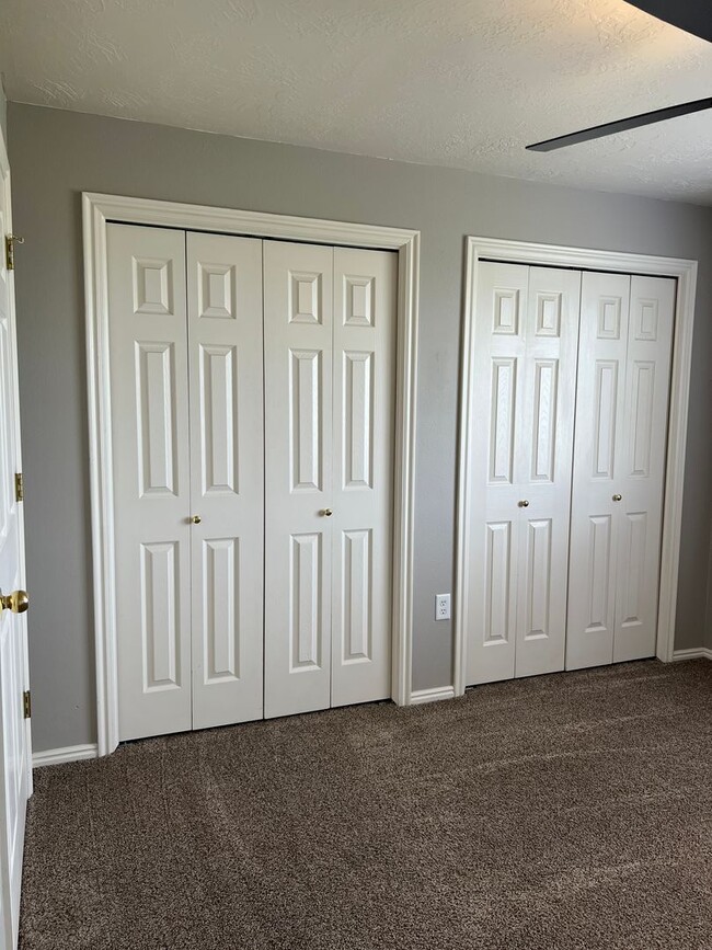 Building Photo - BEAUTIFUL 2 Bed 1 bath Continental condo w...