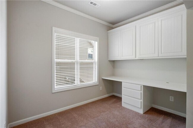 Building Photo - 4910 Belcrest Way