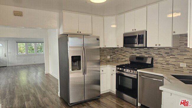 Building Photo - 1209 N Genesee Ave