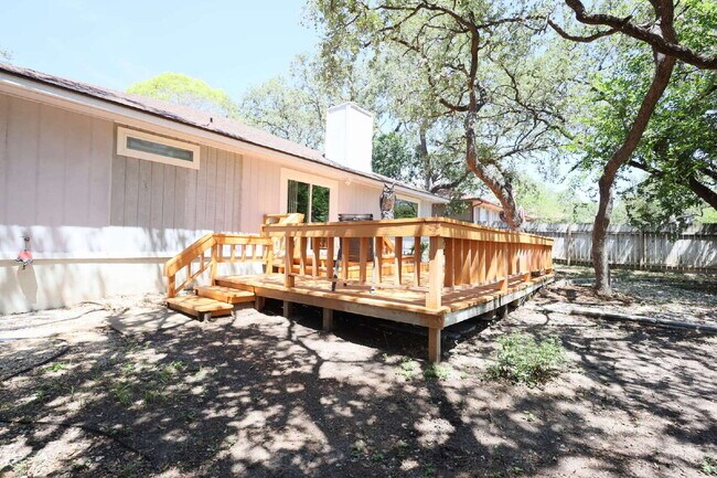 Building Photo - Updated 3 Bed / 2 Bath One-Story Home in S...