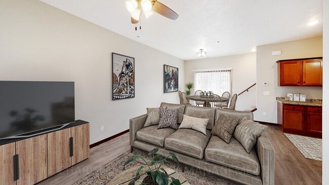 Building Photo - 3 BD, 2.5 BA TOWNHOME, DOUBLE ATTACHED GAR...