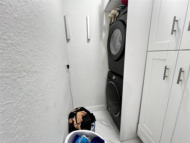 Building Photo - 748 NE 34th Ave