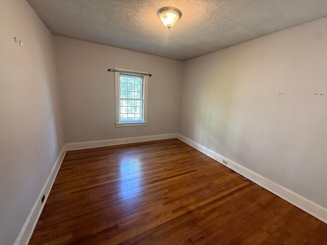 Building Photo - 608 Kastle Rd