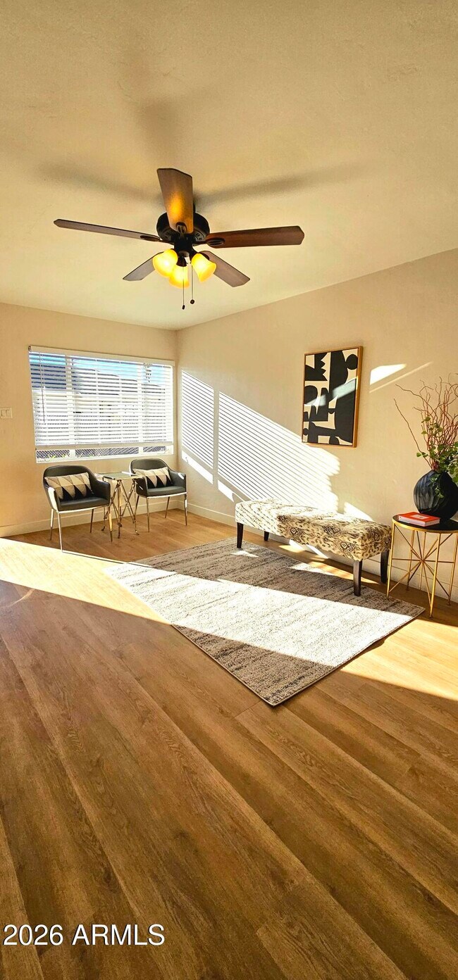 Building Photo - 1308 W Whitton Ave