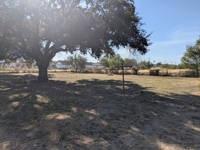 Building Photo - 1439 N Alamo Rd