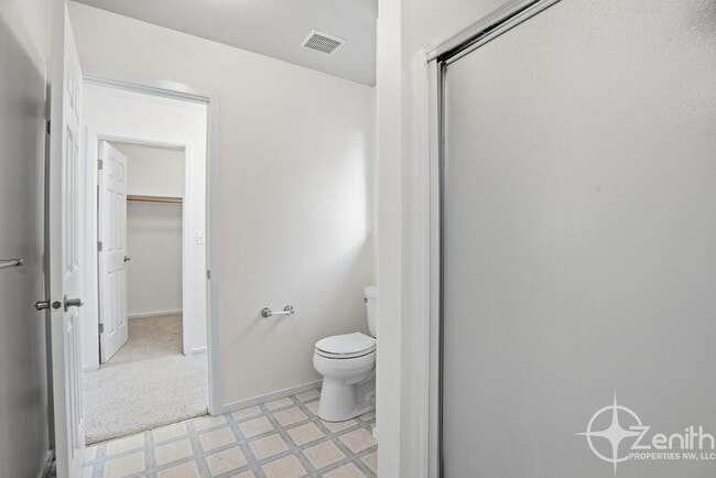 Building Photo - 419 NE 7th Ave