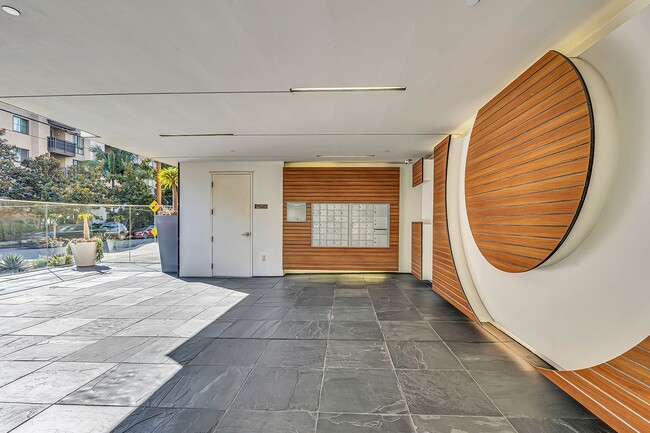 Building Photo - Hollywood Luxury Condo — 2 Beds • 2.5 Bath...