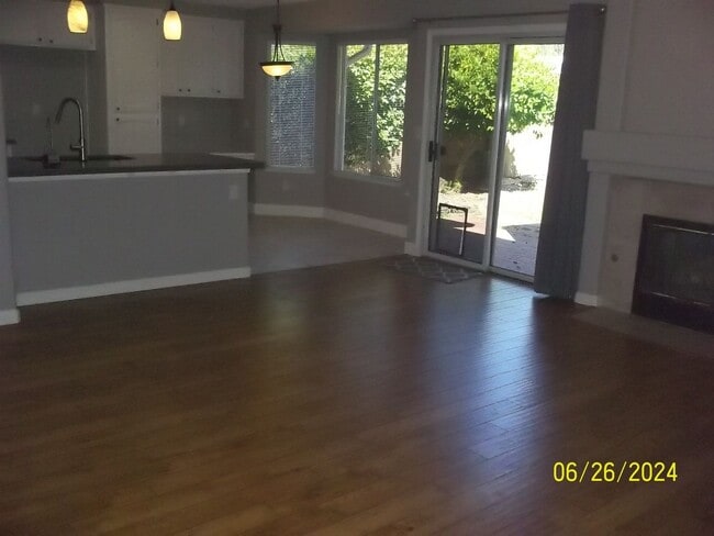 Building Photo - Woodcreek Oaks area home on quiet street