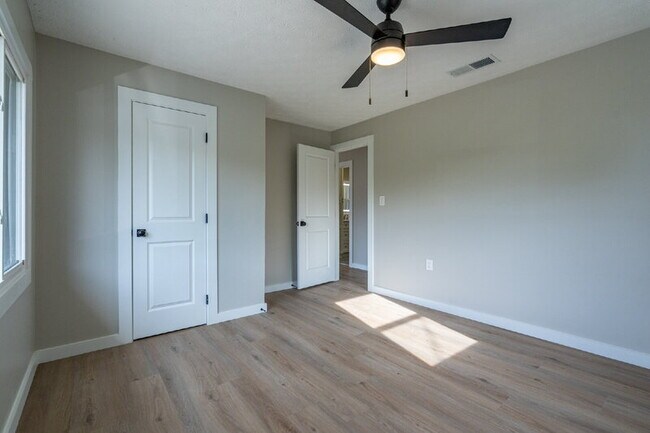 Building Photo - 60 W Main St