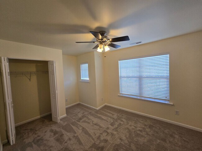 Building Photo - Bright & Beautiful Carriage House with Flexible 4-Bedroom Layout!