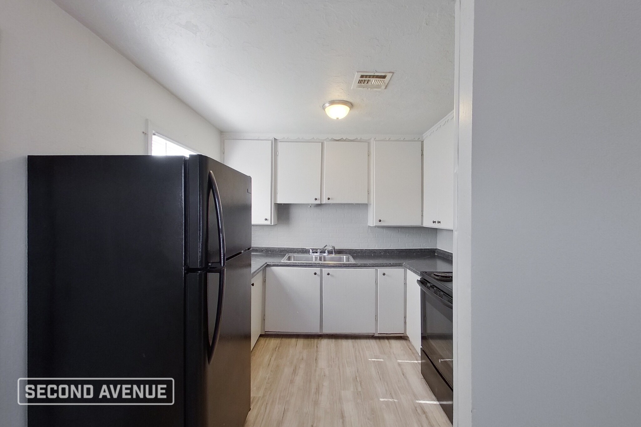 Building Photo - 2100 NE 26th St