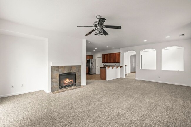 Building Photo - 4 Bedroom Home with Loft & Mountain Views ...