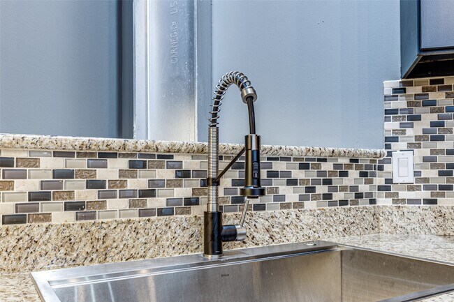 Building Photo - 1312 Live Oak St