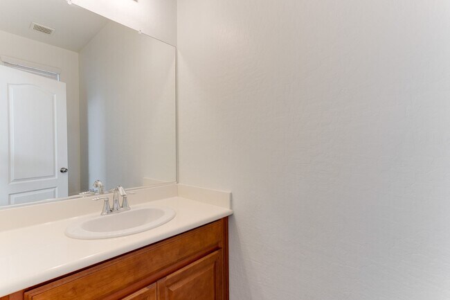 Building Photo - SINGLE HOME 3 BEDROOM 2 BATH