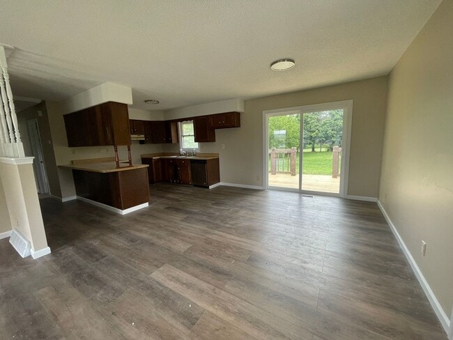 Building Photo - 3 Bedroom house FOR RENT in Bowling Green, MO