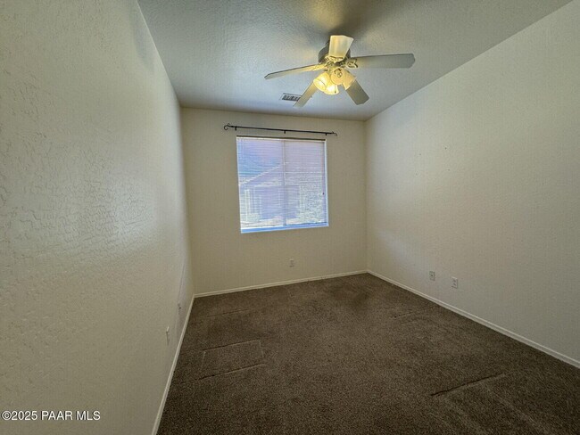Building Photo - 7015 E Lantern Ln W