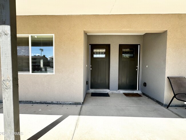 Building Photo - 734 E Hazel Dr
