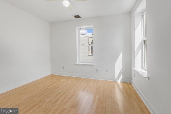 Building Photo - 3001 W Girard Ave