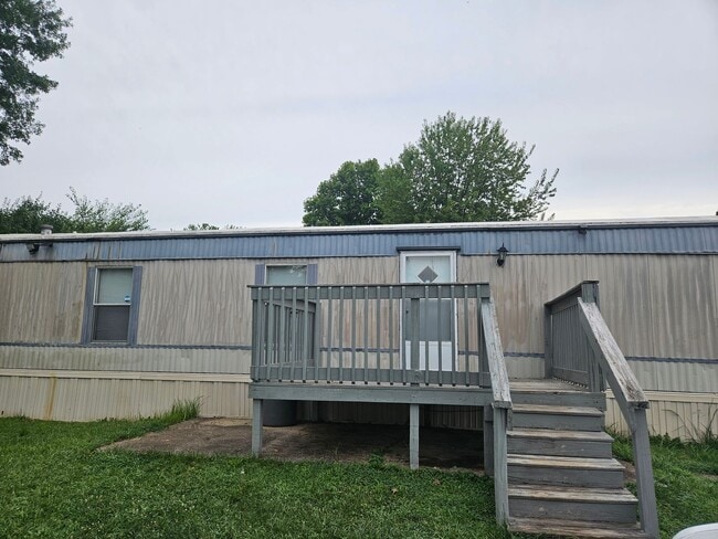 Building Photo - 2 Bedroom, 2 Bath Mobile Home in Yorktowne, Winchester!