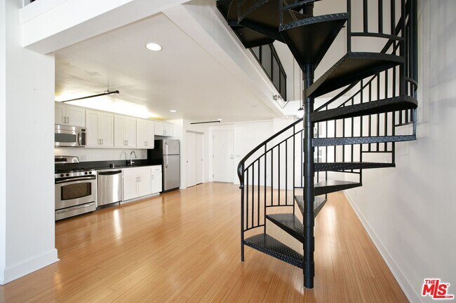 Building Photo - 253 S Broadway