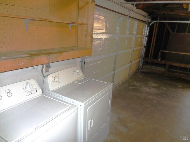 Building Photo - 143 Kit Carson Way