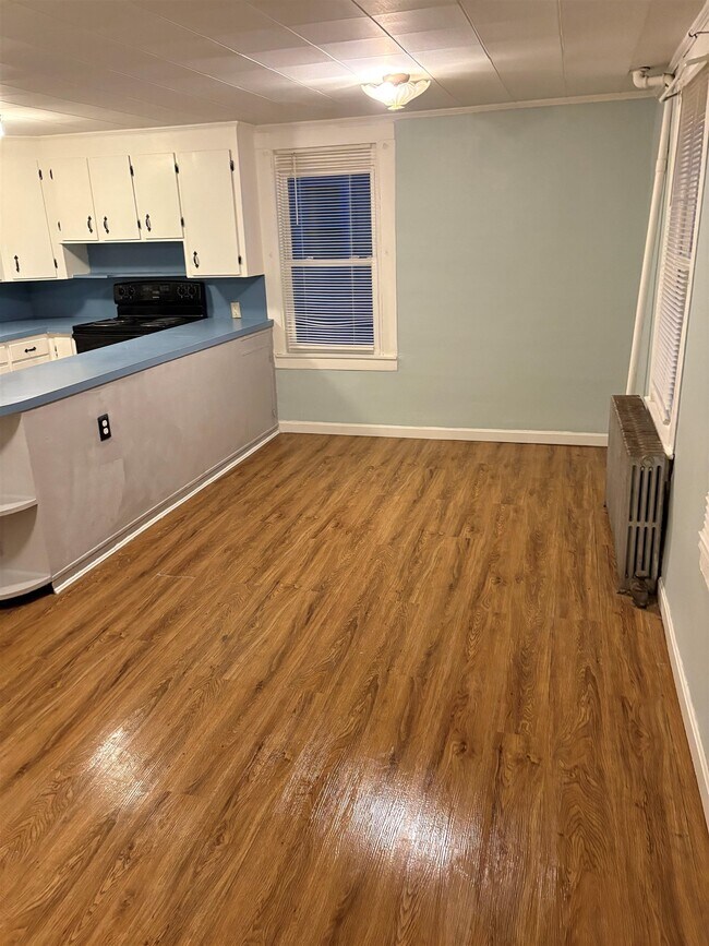 Building Photo - 50 Elm St