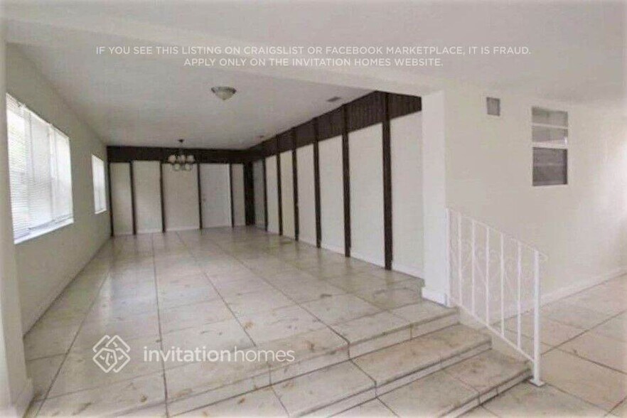Building Photo - 15615 NE 5th Ct